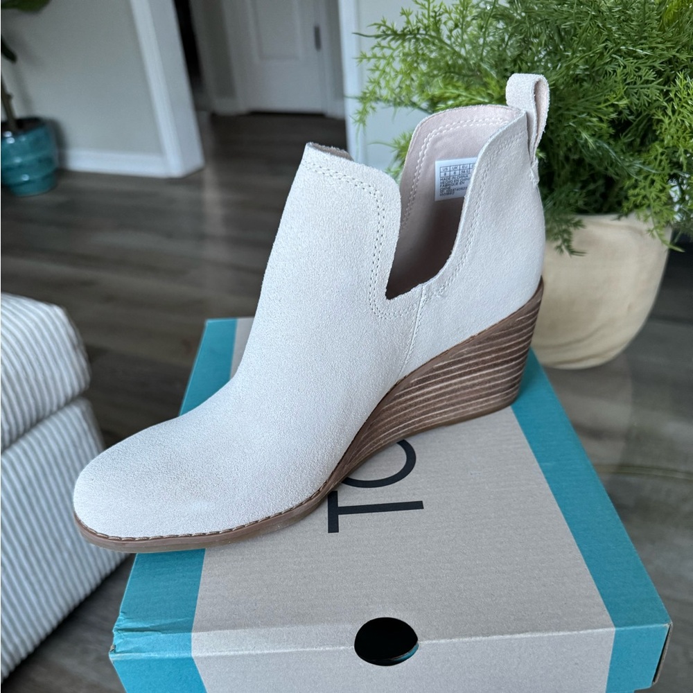 Tom’s Kallie wedge boot